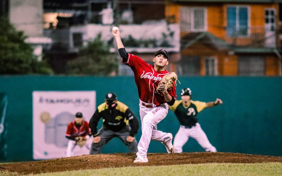 El equipo de beisbol Pericos de Puebla amarra la serie al derrotar a El  Águila-Leones; la pizarra final fue de 8-1 en el Parque Deportivo Colón de  Xalapa - Diario de Xalapa |