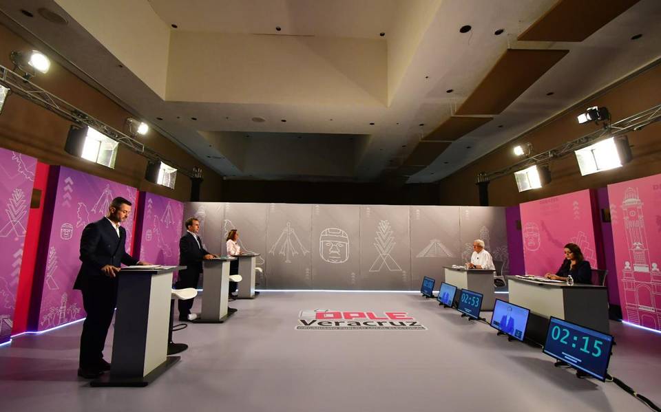 El segundo debate para la gobernación de Veracruz comenzó con los candidatos, según informó Diario de Xalapa.