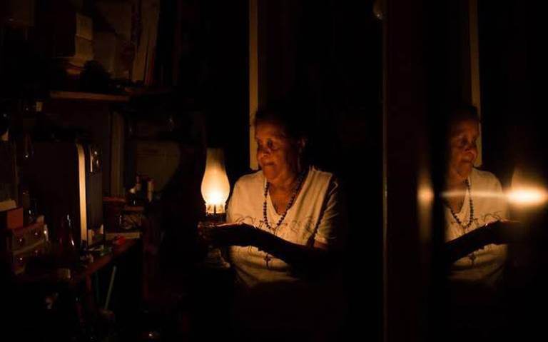 Sin electricidad en varias colonias de Boca del Río por fuerte viento