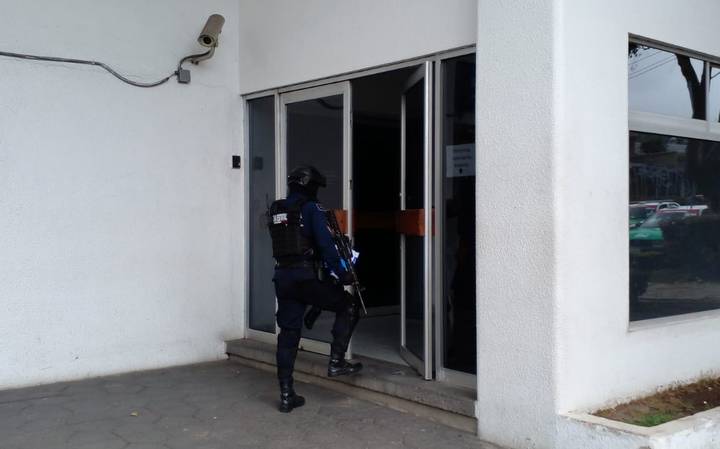 Violento robo en sucursal bancaria en Xalapa; golpearon a empleados